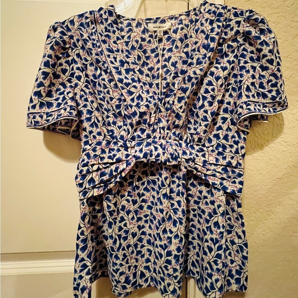 Max Studio Top - Floral Blue/Beige - Size XS, NWT